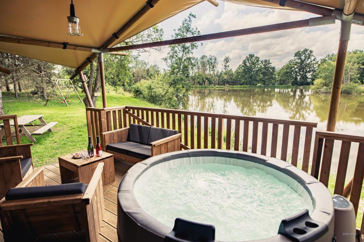 Thiel-sur-Acolin Tente Lodge Jacuzzi Privatif En Pleine Nature מראה חיצוני תמונה
