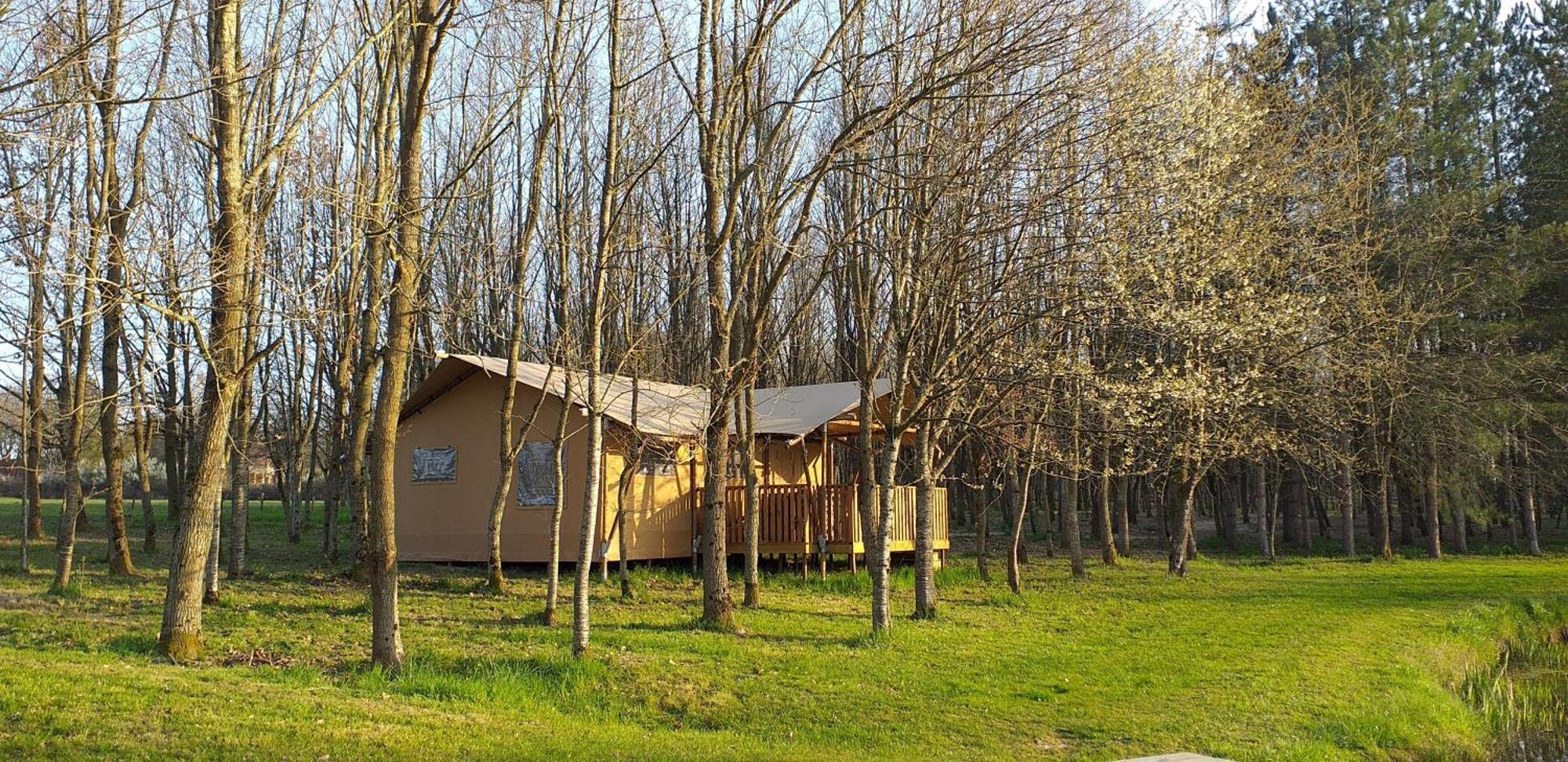 Thiel-sur-Acolin Tente Lodge Jacuzzi Privatif En Pleine Nature מראה חיצוני תמונה