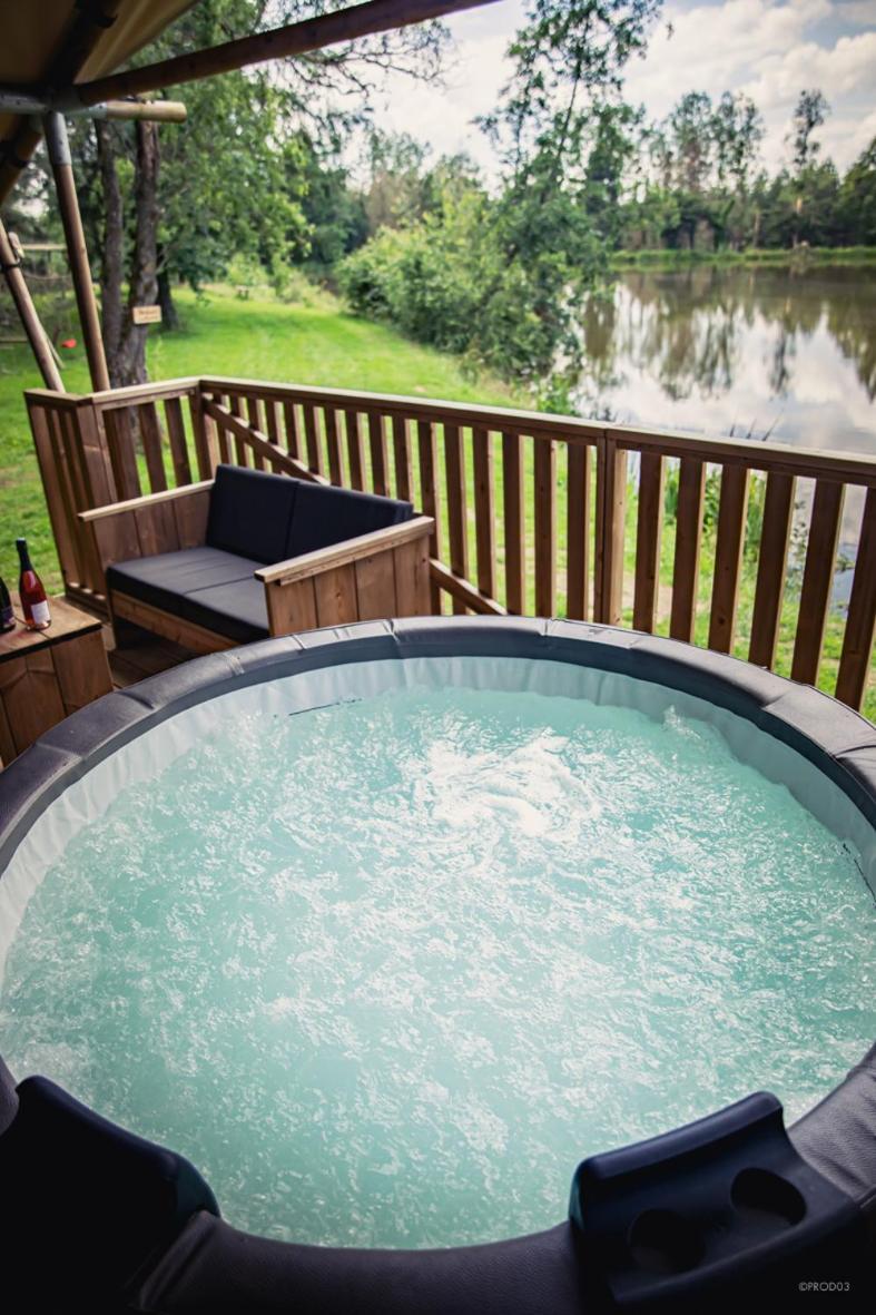 Thiel-sur-Acolin Tente Lodge Jacuzzi Privatif En Pleine Nature מראה חיצוני תמונה